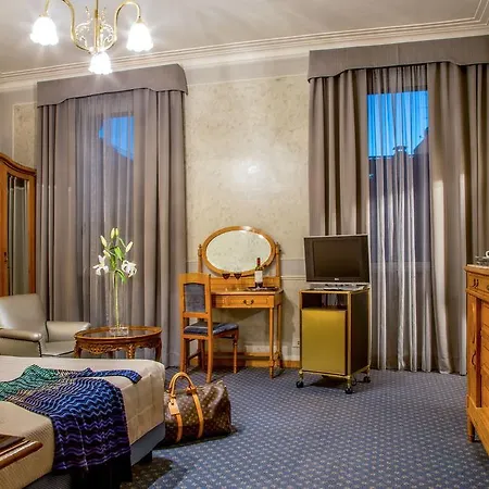 Отель Alexandra